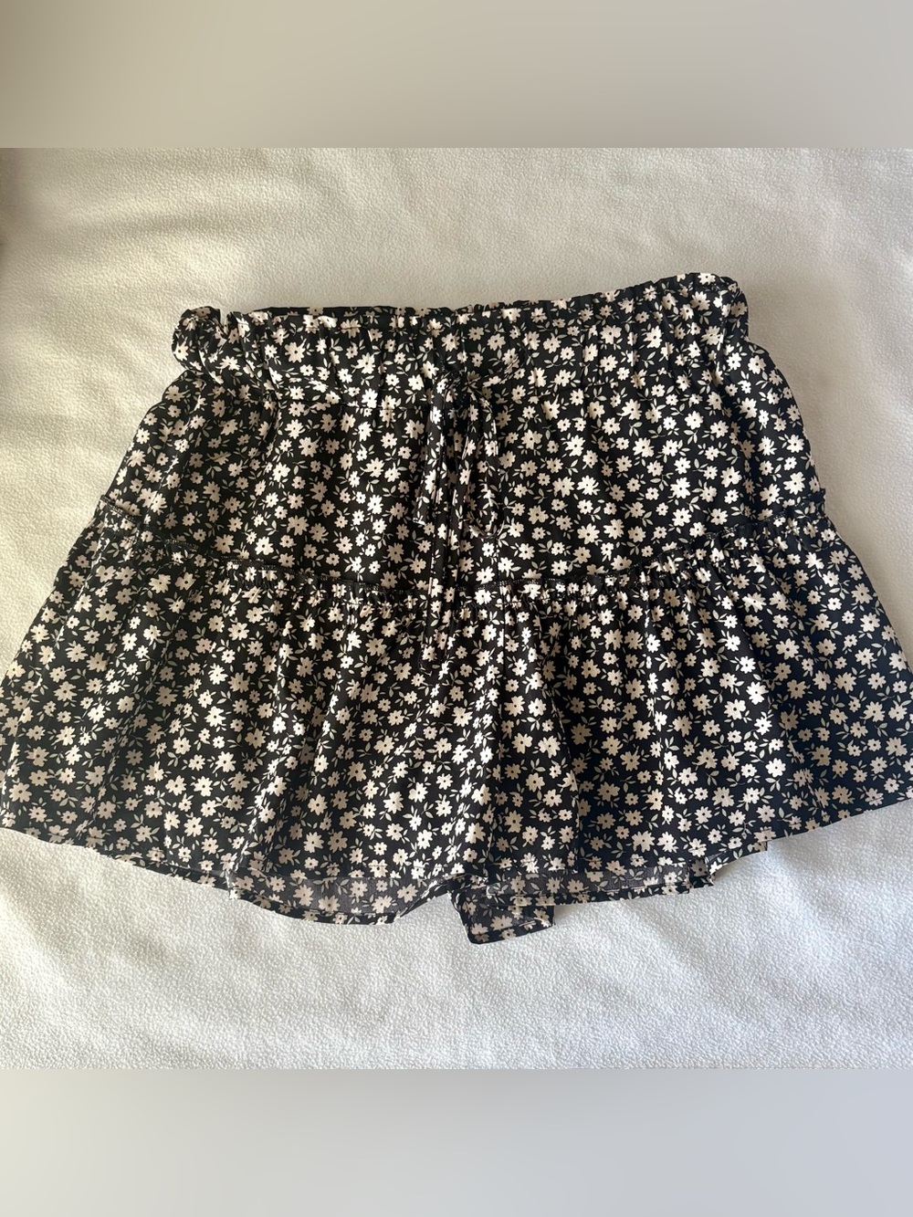 Altar'd State Black and Cream Floral Tiered Women’s Skort